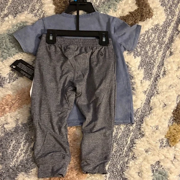 Volcom Set - Picture 4 of 5